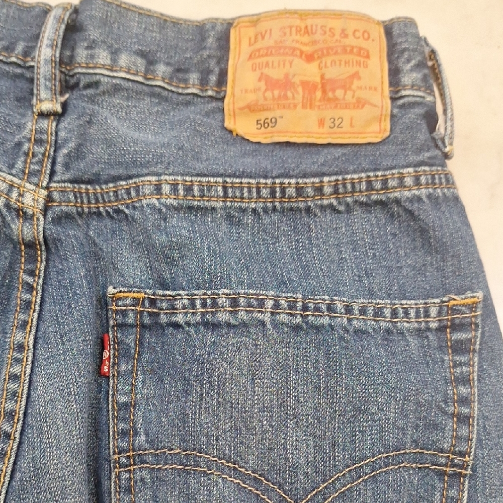 Levis 569 Loose Straight Jorts Jean Shorts Denim Men Sz 32 Unisex Surfer Skater
